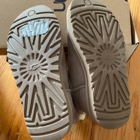 Neon Uggs - Picture 6 of 6